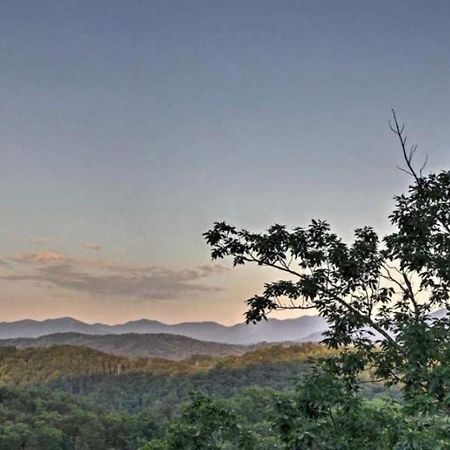 Solid Ground Lodge With Yard! Pigeon Forge Buitenkant foto