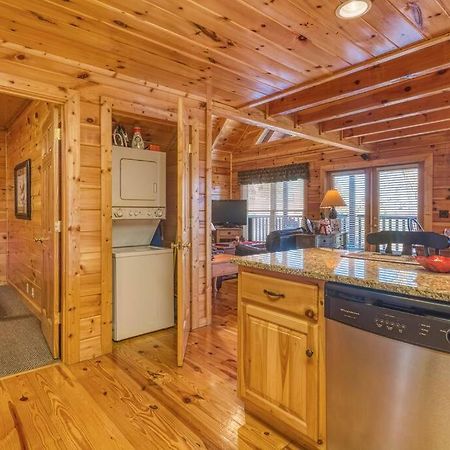 Solid Ground Lodge With Yard! Pigeon Forge Buitenkant foto