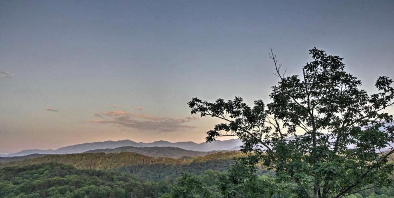 Solid Ground Lodge With Yard! Pigeon Forge Buitenkant foto