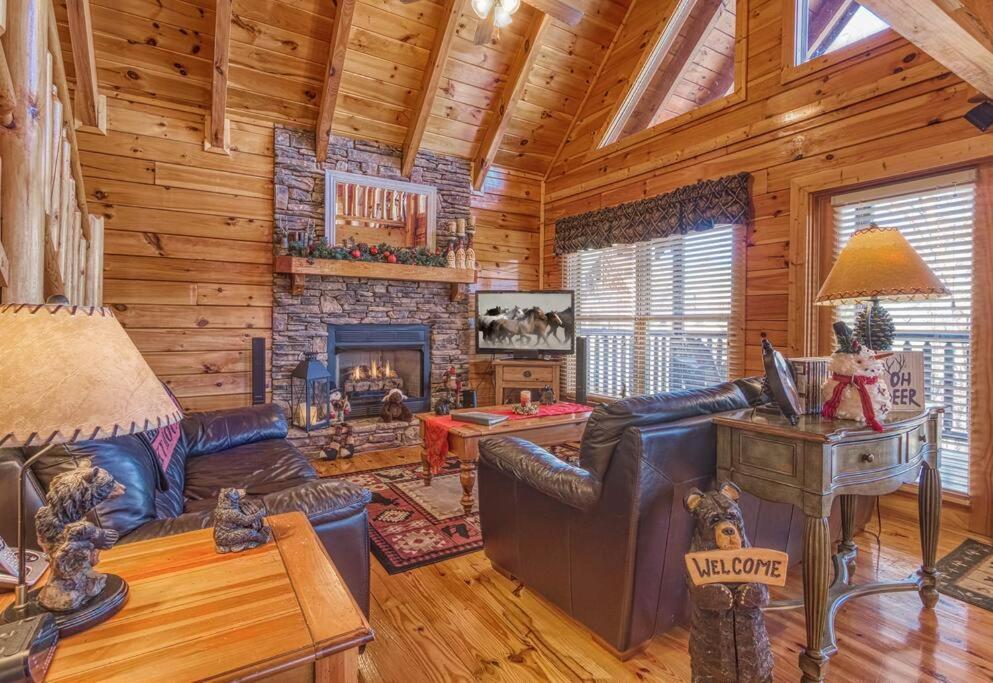 Solid Ground Lodge With Yard! Pigeon Forge Buitenkant foto