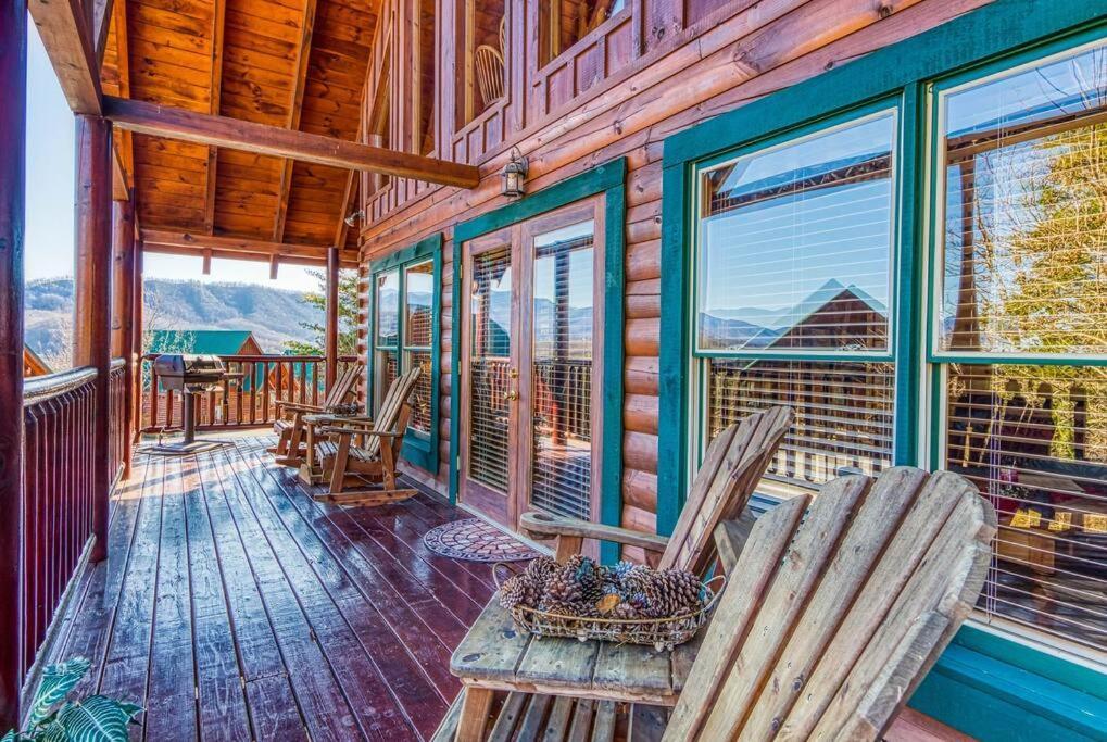 Solid Ground Lodge With Yard! Pigeon Forge Buitenkant foto