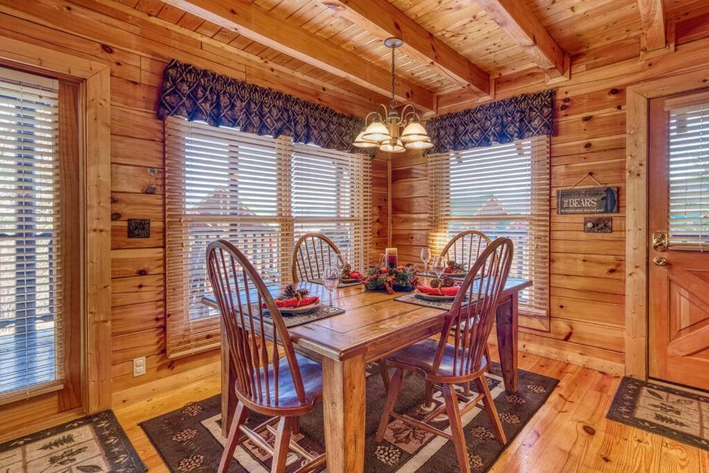 Solid Ground Lodge With Yard! Pigeon Forge Buitenkant foto