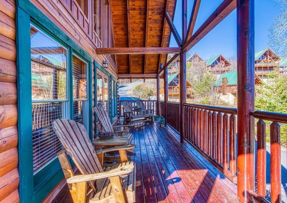 Solid Ground Lodge With Yard! Pigeon Forge Buitenkant foto